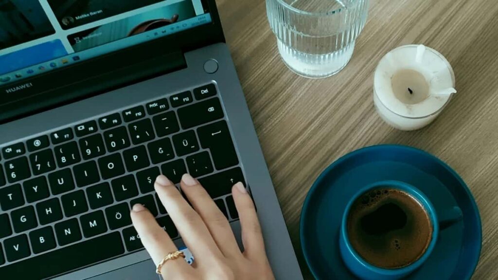 Prakticky navod pro ceske znacky, jak navrhnout uspesny partnersky plan s Amazon UK a vyuzit marketingove prilezitosti.