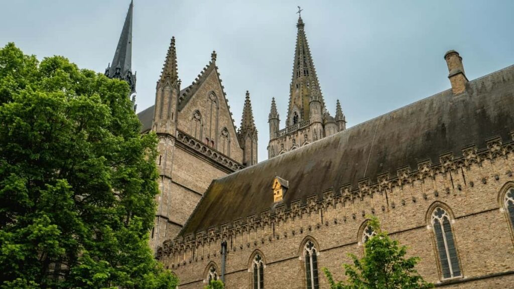 Prakticky navod pro ceske inzerenty: jak najit a zapojit pakistansti Discord tvurce, zvysit dosah travel vybaveni skrz autenticke UGC a minimalizovat rizika.