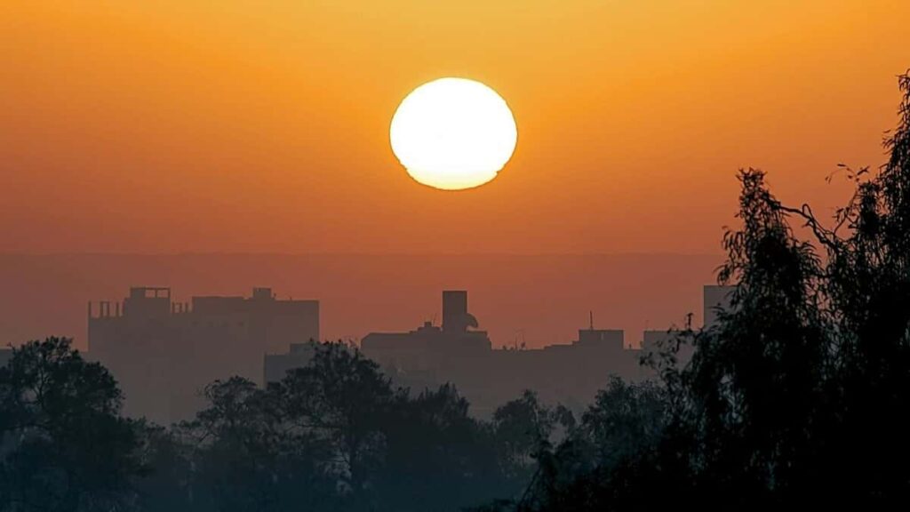 Prakticky pruvodce pro ceske a stredoevropske tvurce: jak najit, kontaktovat a vyjednat dlouhe produktove recenze s jihafrickymi znackami na Moj v roce 2025.