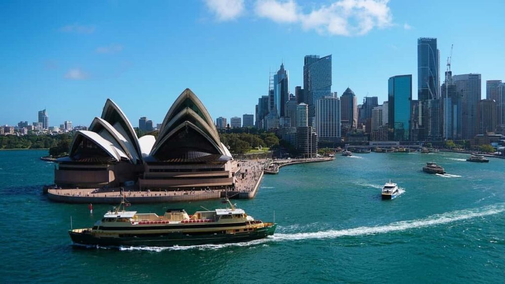 Prakticky pruvodce pro ceske tvurce: jak najit, oslovit a domluvit spoluprace s kenskymi znackami pres vkontakte pro tvurbu song reaction videi.