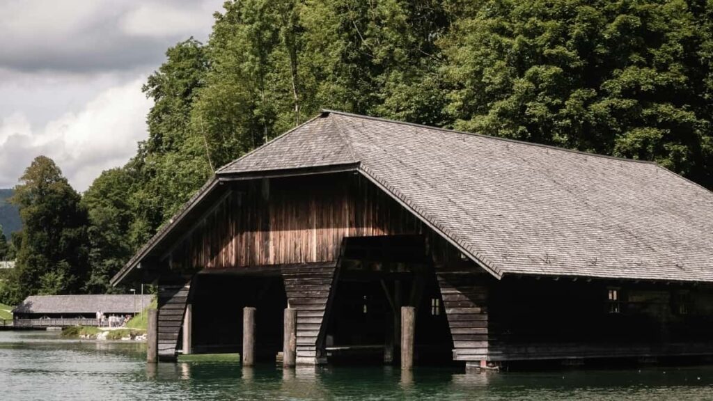 Prakticky pruvodce pro ceske tvurce: jak najit, oslovit a vybudovat reputaci u marockych znacek pres Line a dalsi kanaly v roce 2025.