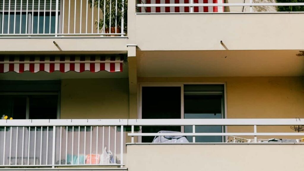 Prakticky pruvodce pro ceske tvurce: jak najit, oslovit a spolupracovat s norskymi znackami na Hulu pri tvorbe branded tutorialu vcetne taktiky, monetizace a tipu na konverzi.