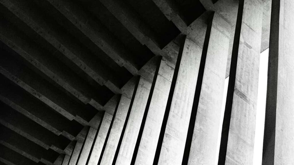 Prakticky navod pro ceske inzerenty, jak najit a spolupracovat s realnymi tvurci z Myanmaru na Moj pro autenticke recenze a lokalni dosah.