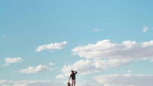 Prakticky pruvodce pro ceske tvurce: jak najit dominikanske znacky na eBay, oslovit je a domluvit obsahove crosspromo krok za krokem.