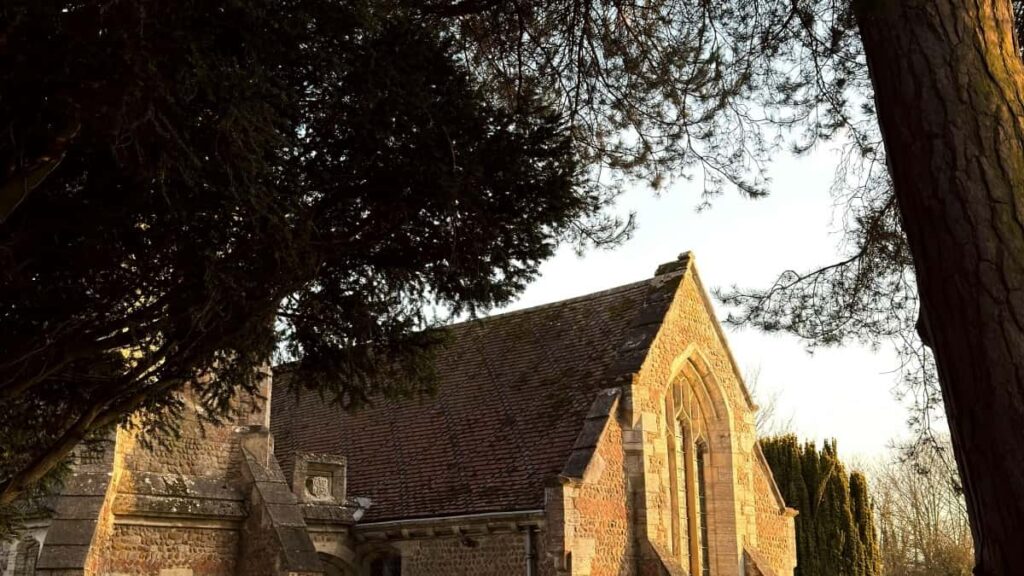 Prakticky pruvodce pro ceske inzerenty: jak vyhledat thajske Roposo tvurce, navrhnout sponzorovane vyzvy a maximalizovat turisticky dosah.