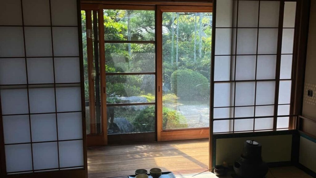 Prakticky navod pro tvurce z CR: jak oslovit lotysske znacky pres WhatsApp, strukturovat benefitni zpravy a zvysit sance na spolupraci.