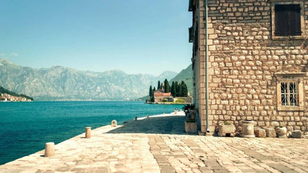 Prakticky navod pro ceske tvurce: jak najit, oslovit a dohodnout recenze hernich funkci s ukrajinskymi brandy na Disney Plus taktiky, nastroje a promo tipy.