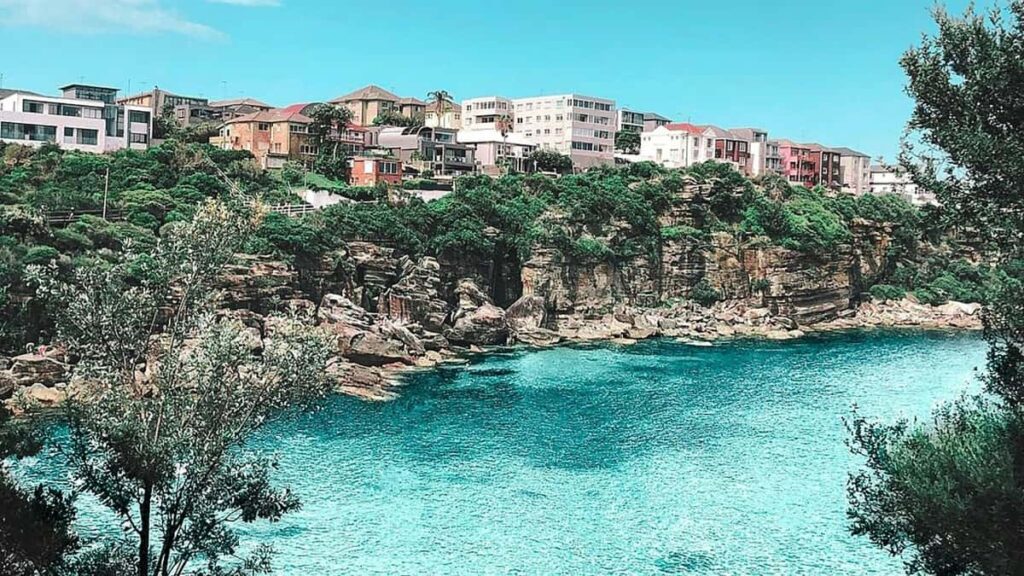 Prakticky pruvodce pro ceske tvurce: jak najit, oslovit a spolupracovat s rakouskymi znackami na Etsy na song reaction videa s taktikami, pravnimi a obsahovymi tipy.