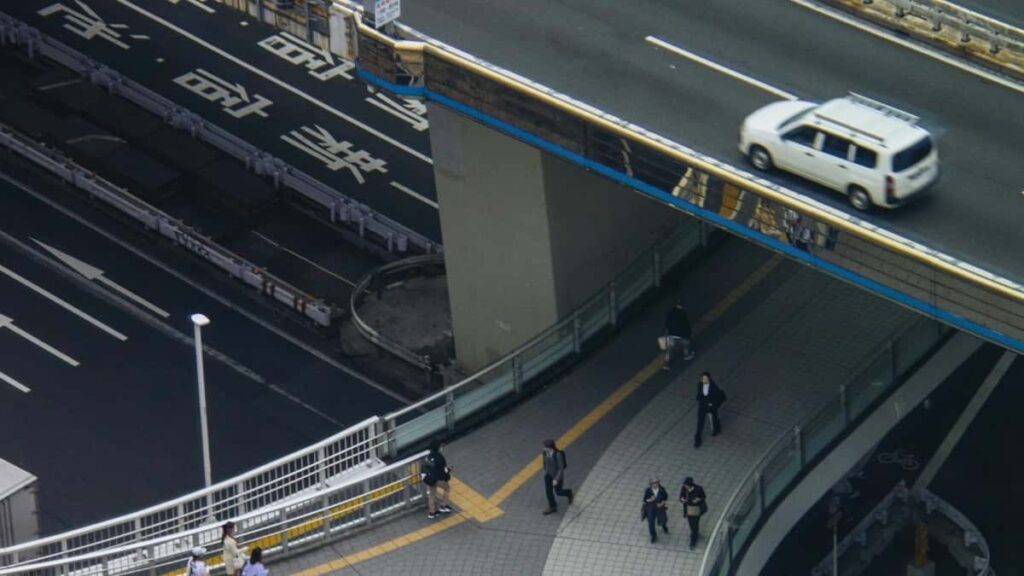 Prakticky navod pro ceske tvurce jak najit, oslovit a spolupracovat s nigerijskymi luxusnimi prodejci pres SoundCloud pri tvorbe fashion lookbooku.