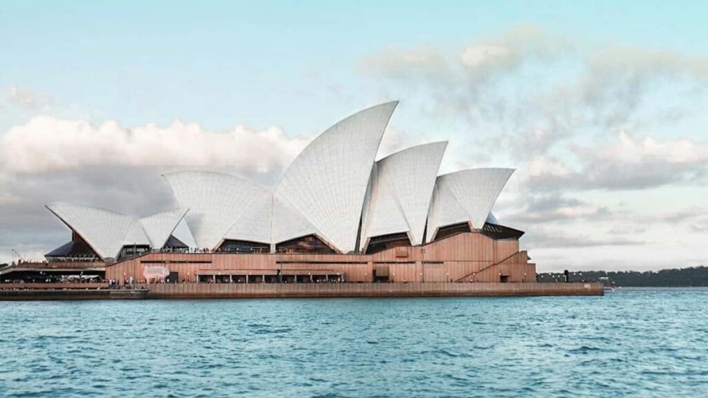 Prakticky navod pro ceske tvurce: jak najit, oslovit a domluvit spolupraci s nemeckymi znackami na eBay pri planovani giveaway kampani.