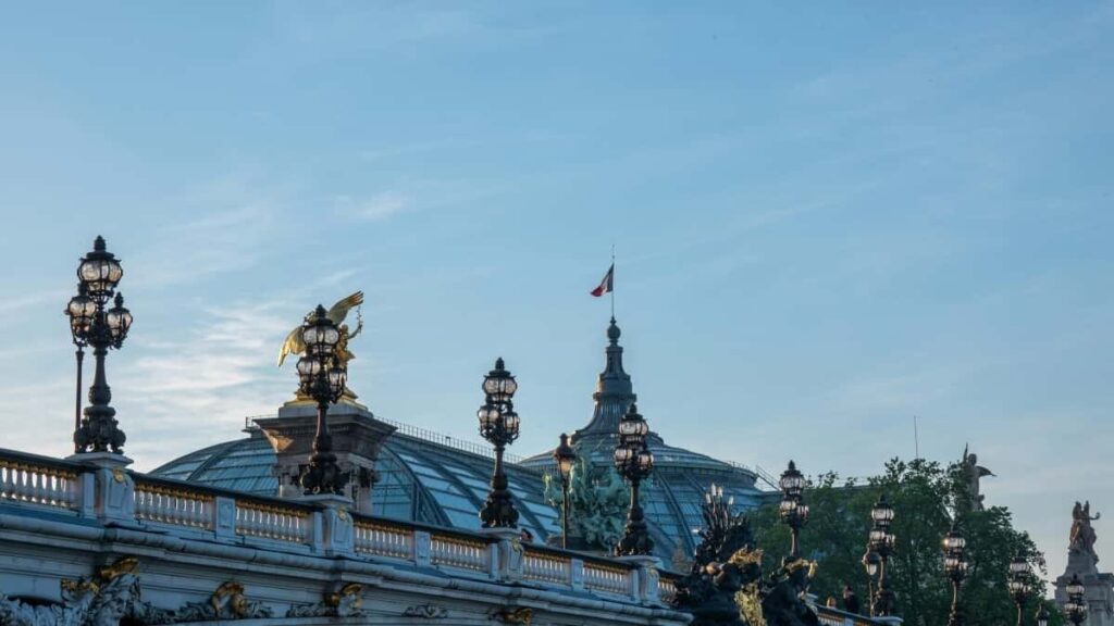 Prakticky navod pro ceske tvurce: jak najit a kontaktovat alzirske znacky na KakaoTalk, domluvit unboxing a testimonial videa a minimalizovat rizika.