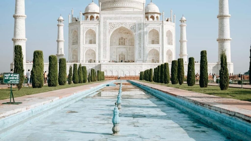 Prakticky pruvodce pro ceske tvurce: jak najit, oslovit a uzavrit partnerstvi s indoneskymi znackami pres Discord pro vydavatele her. Taktiky, rizika a konkretni kroky.